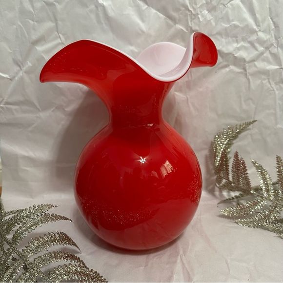 VIETRI Hibiscus Fluted Ruffled Italian Glass Bud Vase in Red Medium Size - Picture 8 of 14